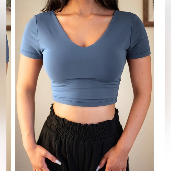 Aida reversible crop top LNw/outT - Picture 2 of 9